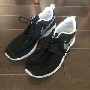 Black Nike Roche Workout Shoes